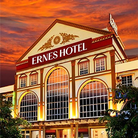 Ernes Hotel Bandar Perda Kampong Permatang Batu Екстериор снимка