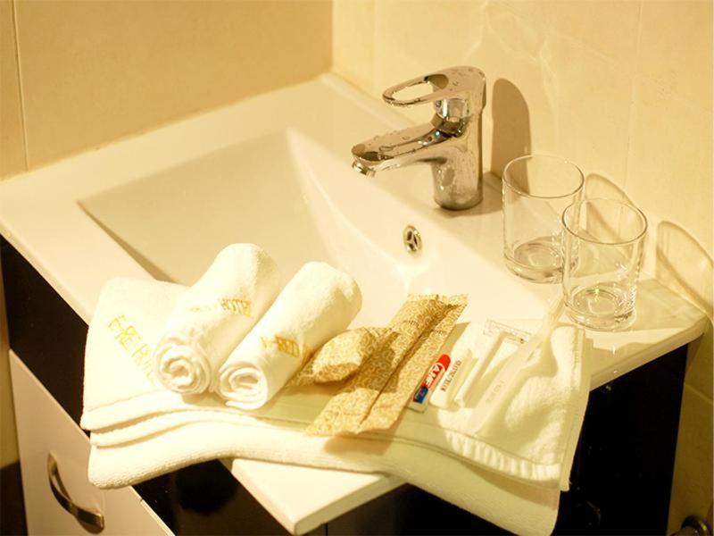 Ernes Hotel Bandar Perda Kampong Permatang Batu Екстериор снимка