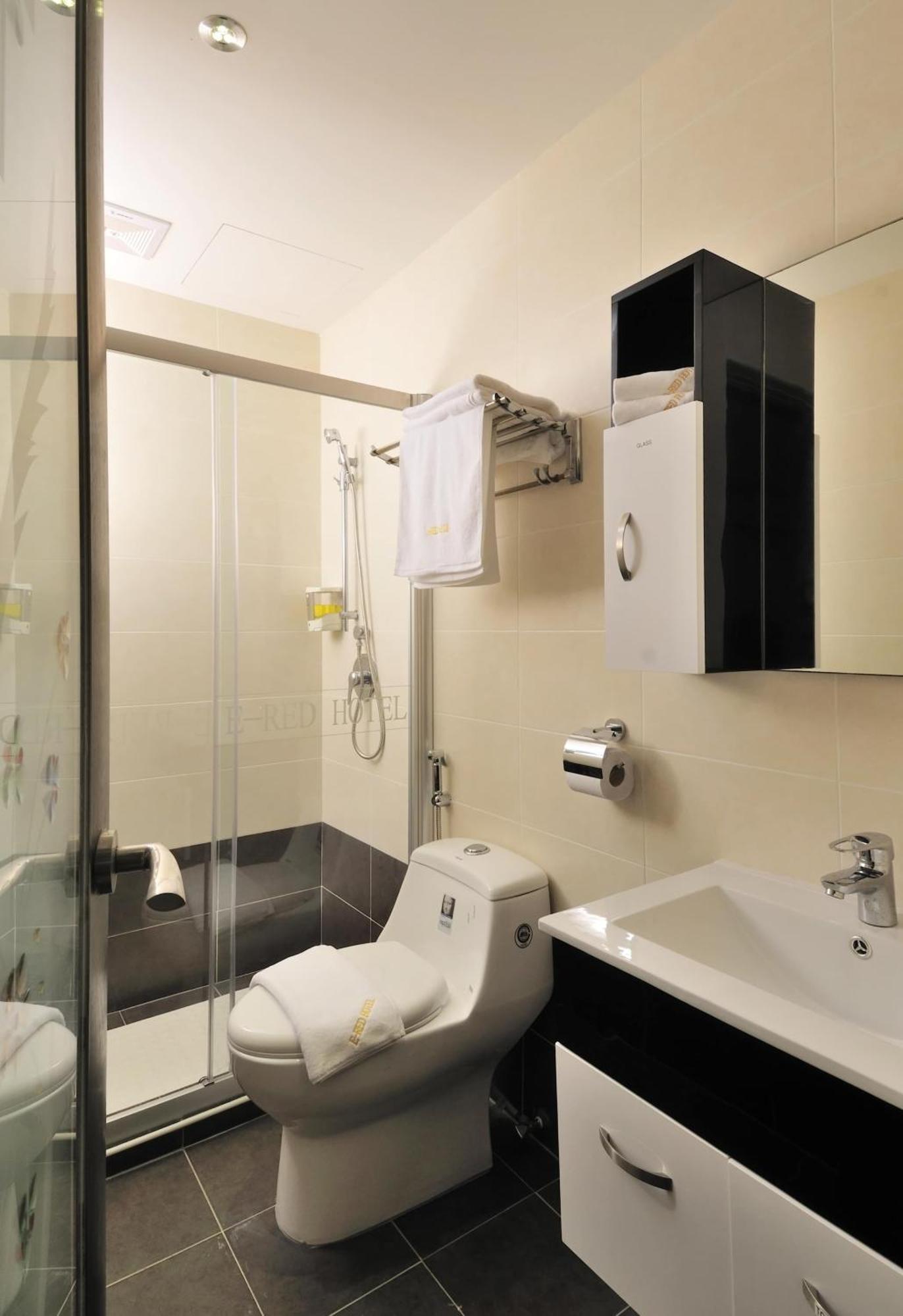 Ernes Hotel Bandar Perda Kampong Permatang Batu Екстериор снимка