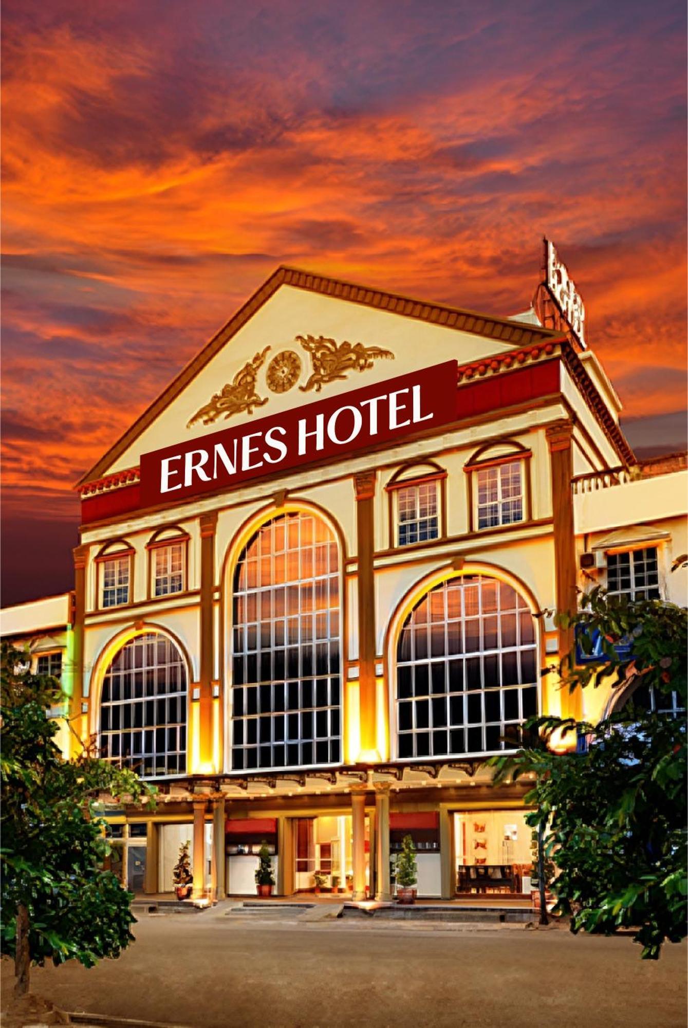 Ernes Hotel Bandar Perda Kampong Permatang Batu Екстериор снимка